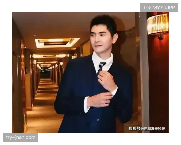 邢傲伟又晒早餐配名表，我背着便当在地铁口笑不出来
